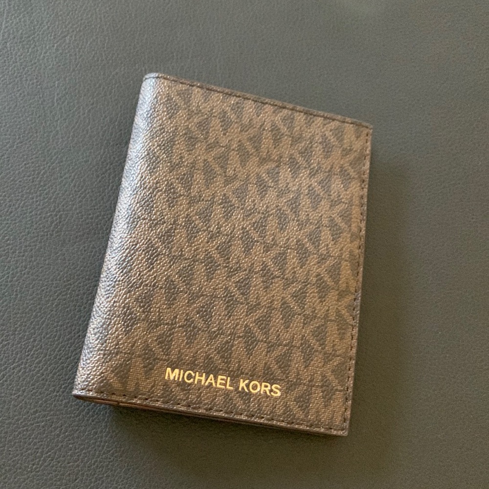 NWOT. Michael’s Kors passport holder wallet
